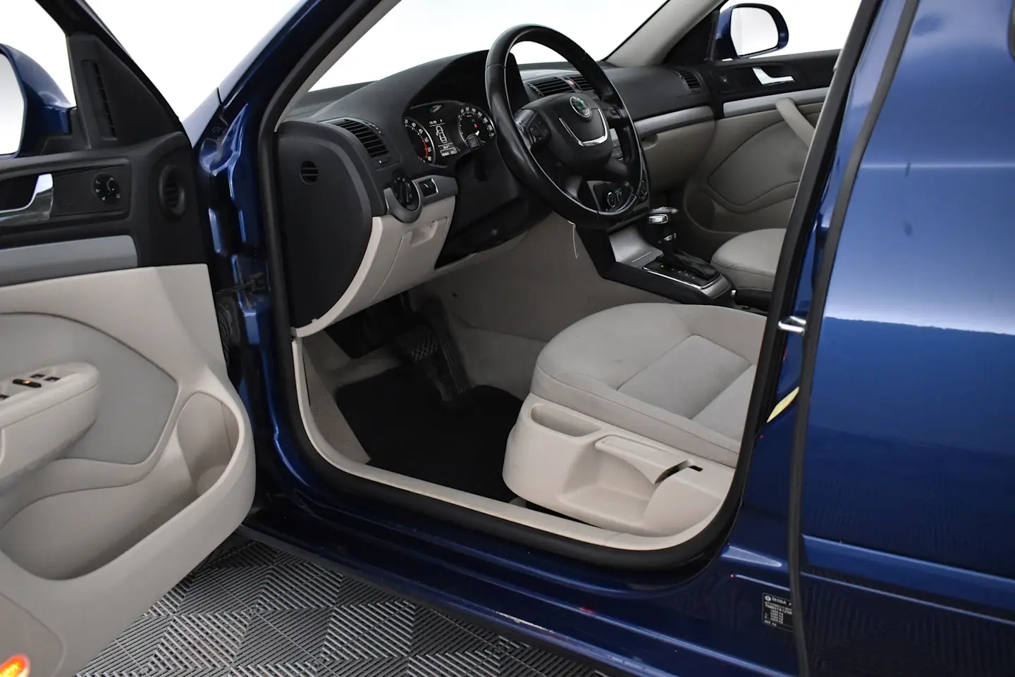 Car Image - 7Hbdk3CqGeZBsixPltzTSg