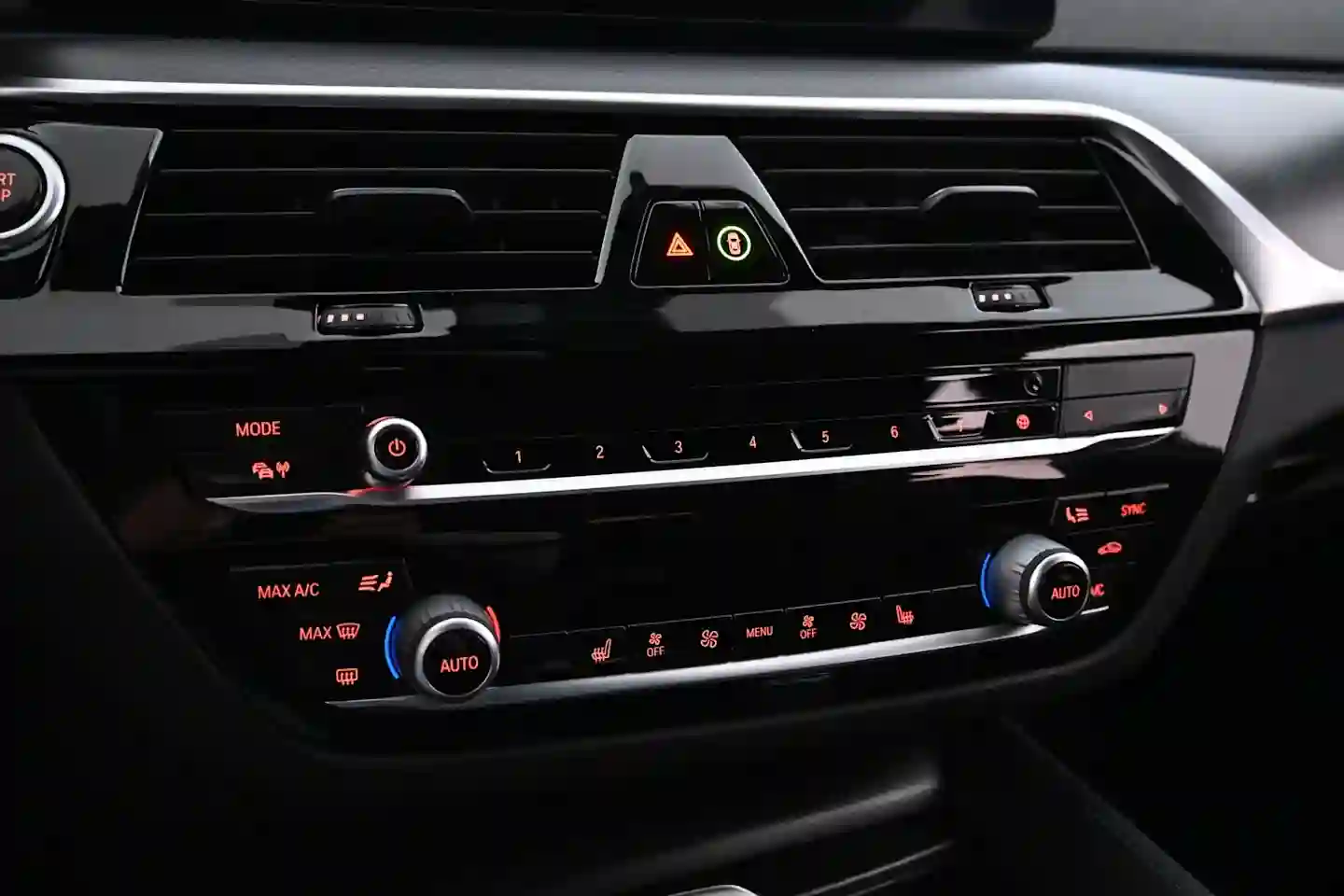 Car Image - 2o1gCc1g2a1InX1EMw4ngK