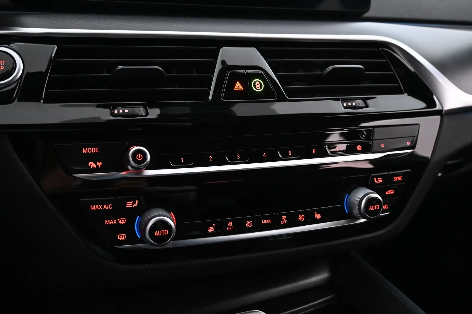 Car Image - 2o1gCc1g2a1InX1EMw4ngK