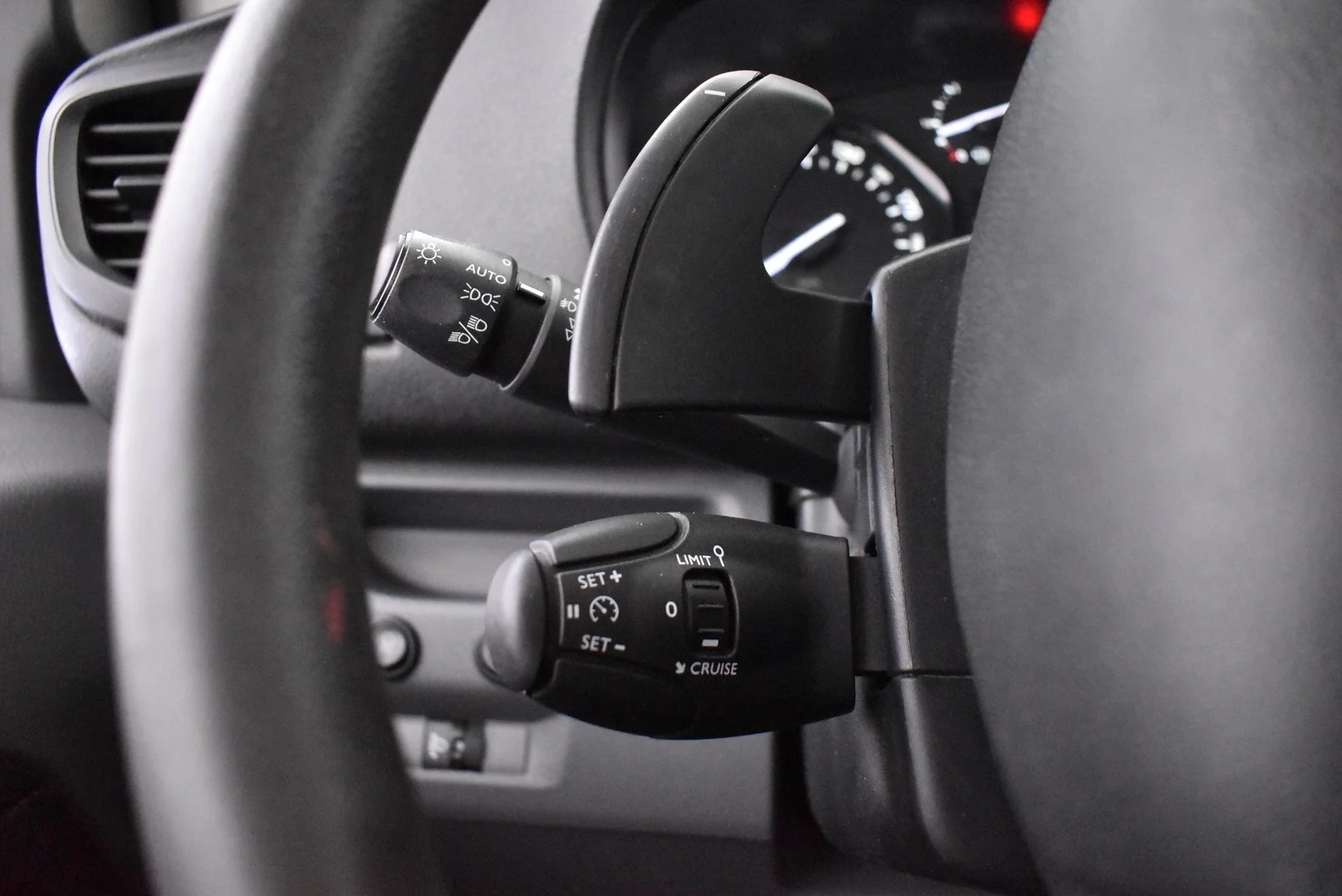 Car Image - 27SnxqOjkp4bzP0jn44LMy