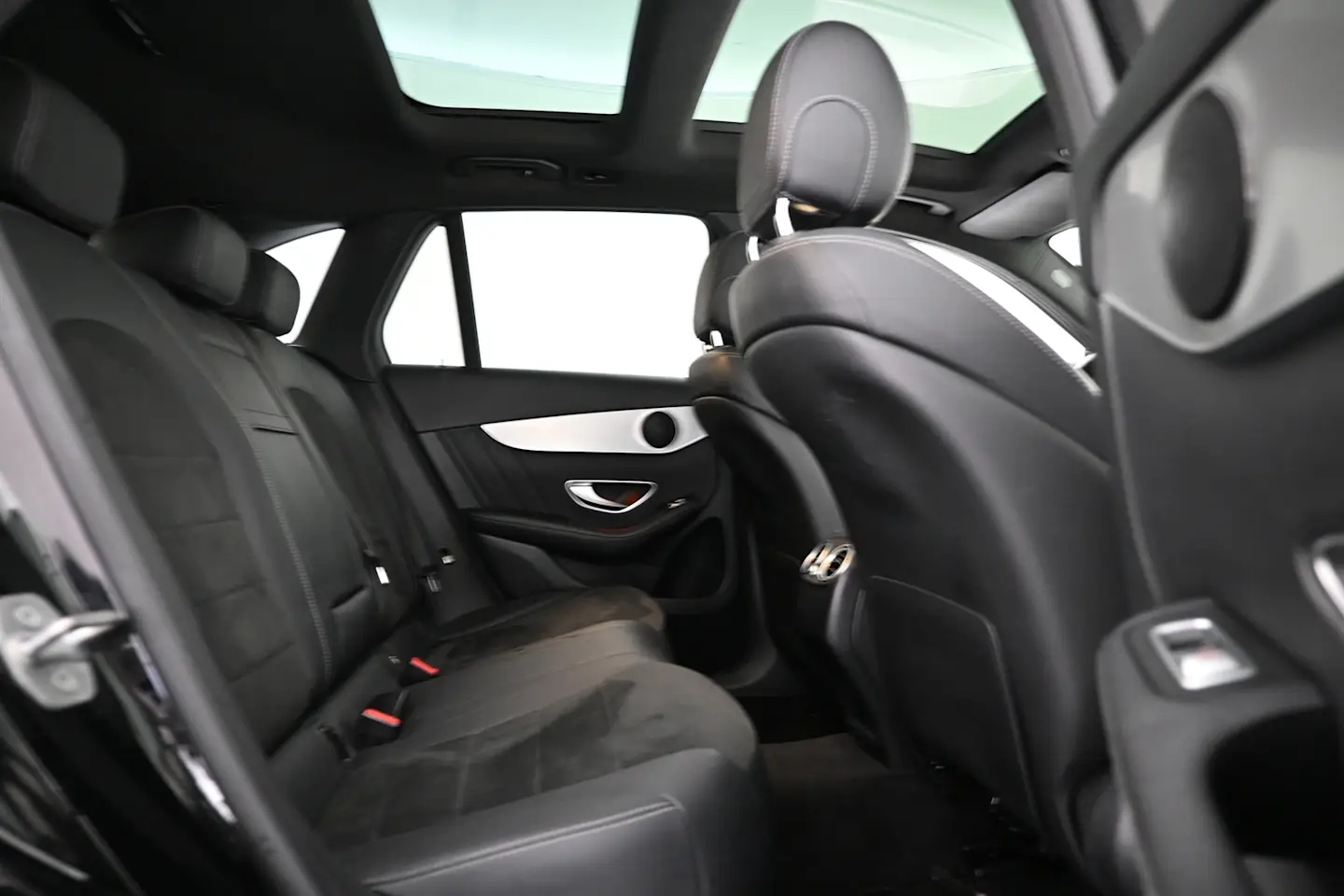 Car Image - cl2Icri9YlUb72I7zpfOd