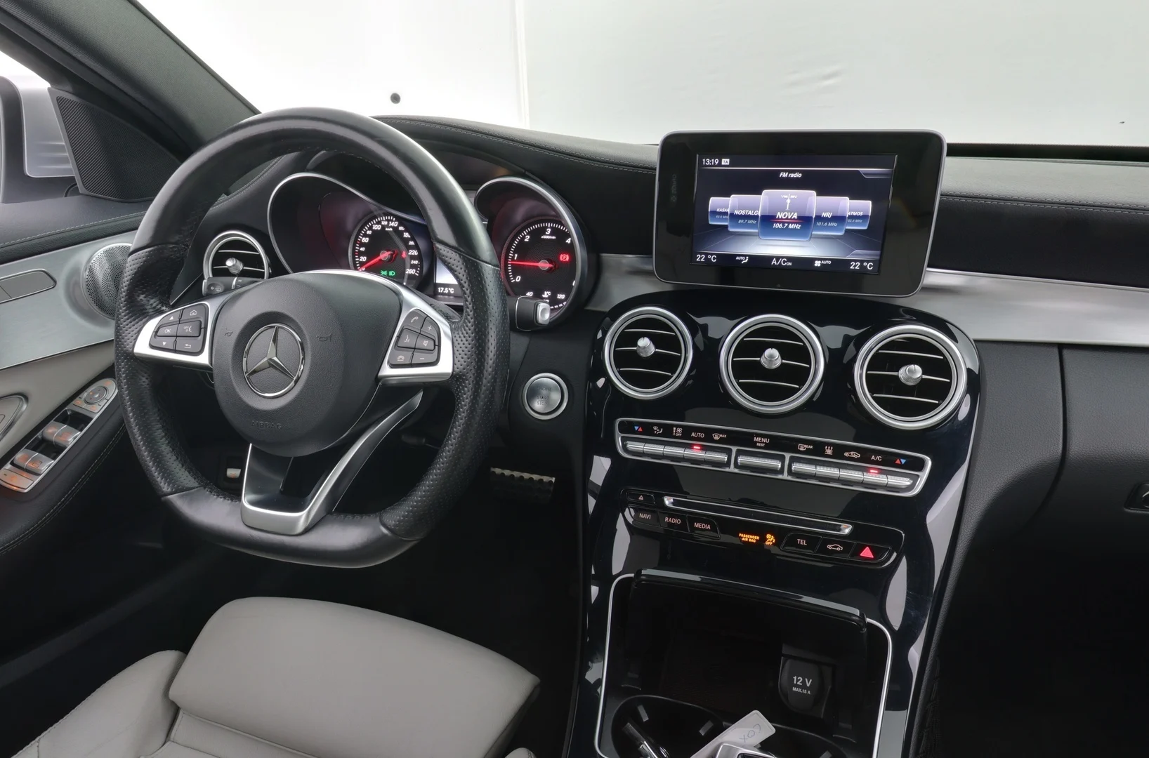 Car Image - 4p2JNSYmC5nopIULj7WLo7
