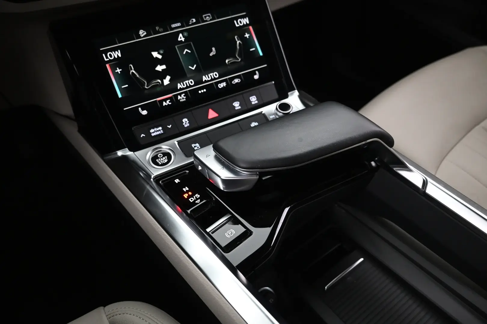 Car Image - 374CIl4GnTDsLr9HBTC0RS