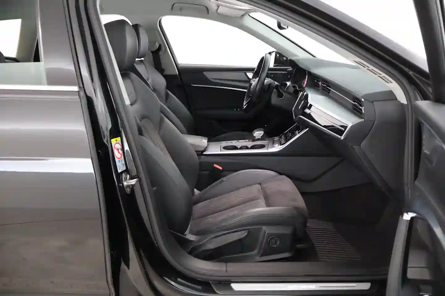 Car Image - 4uBn41JUZuhwcipXenCCeL