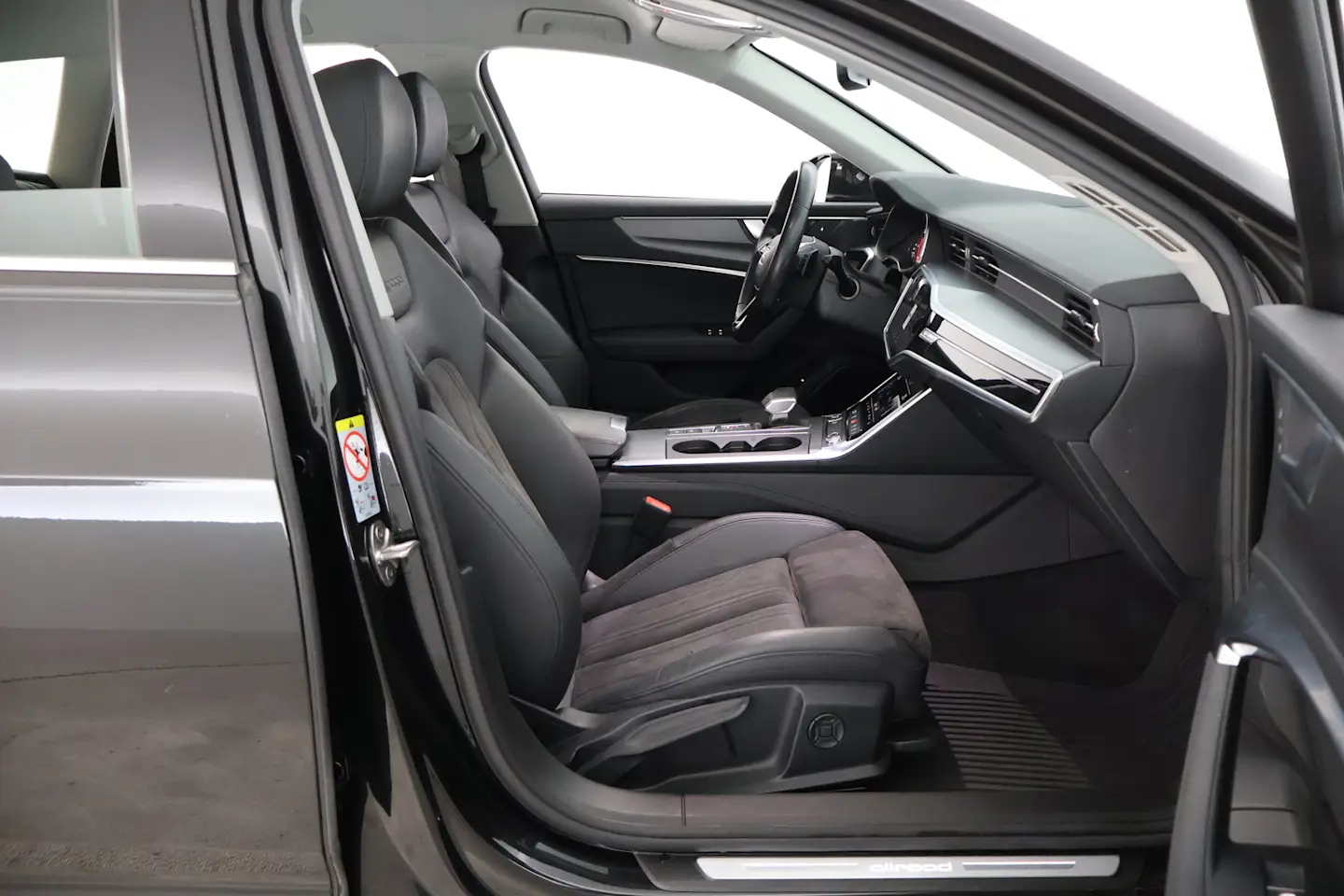 Car Image - 4uBn41JUZuhwcipXenCCeL