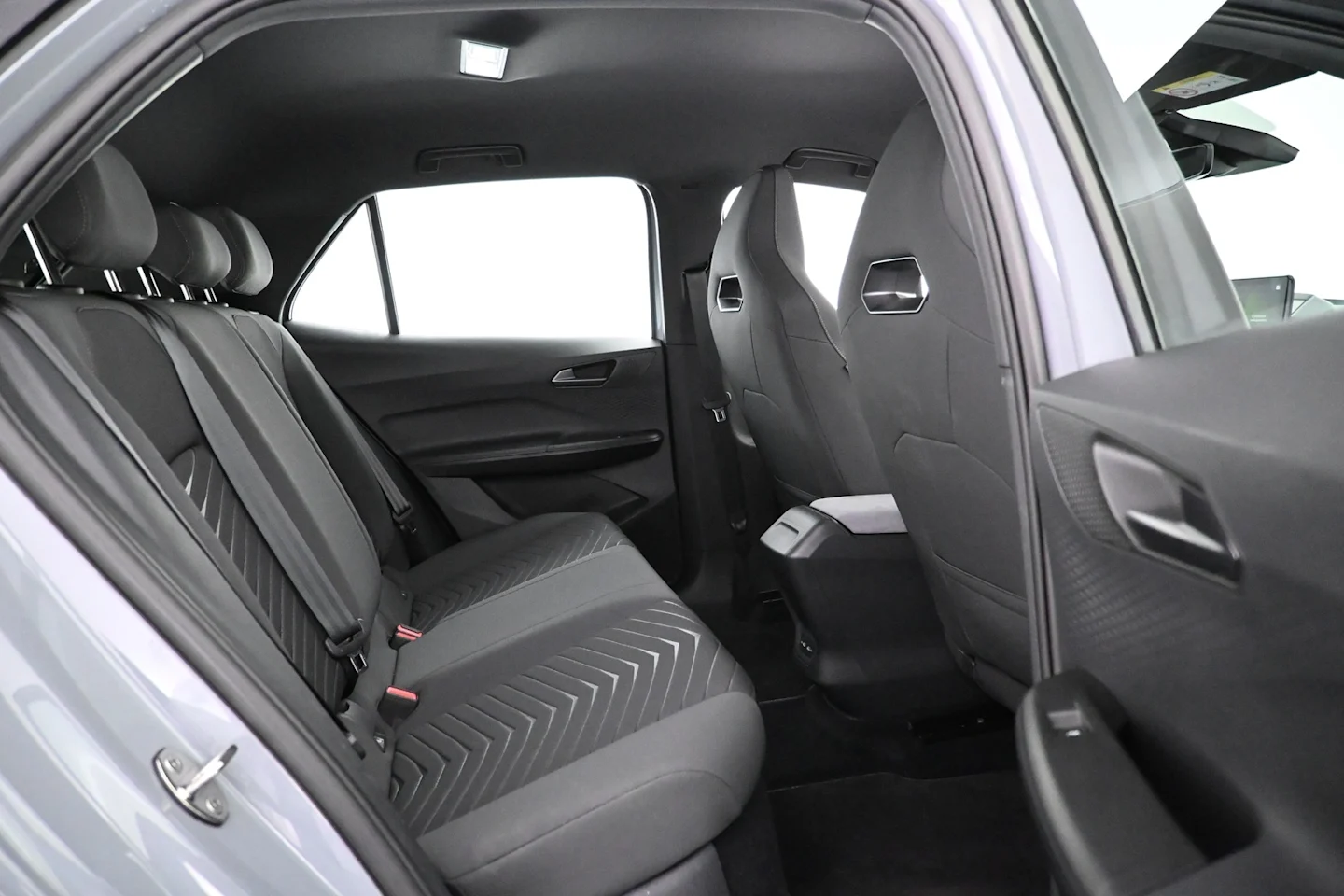 Car Image - 2iZLuVenobhca79rTjjUND