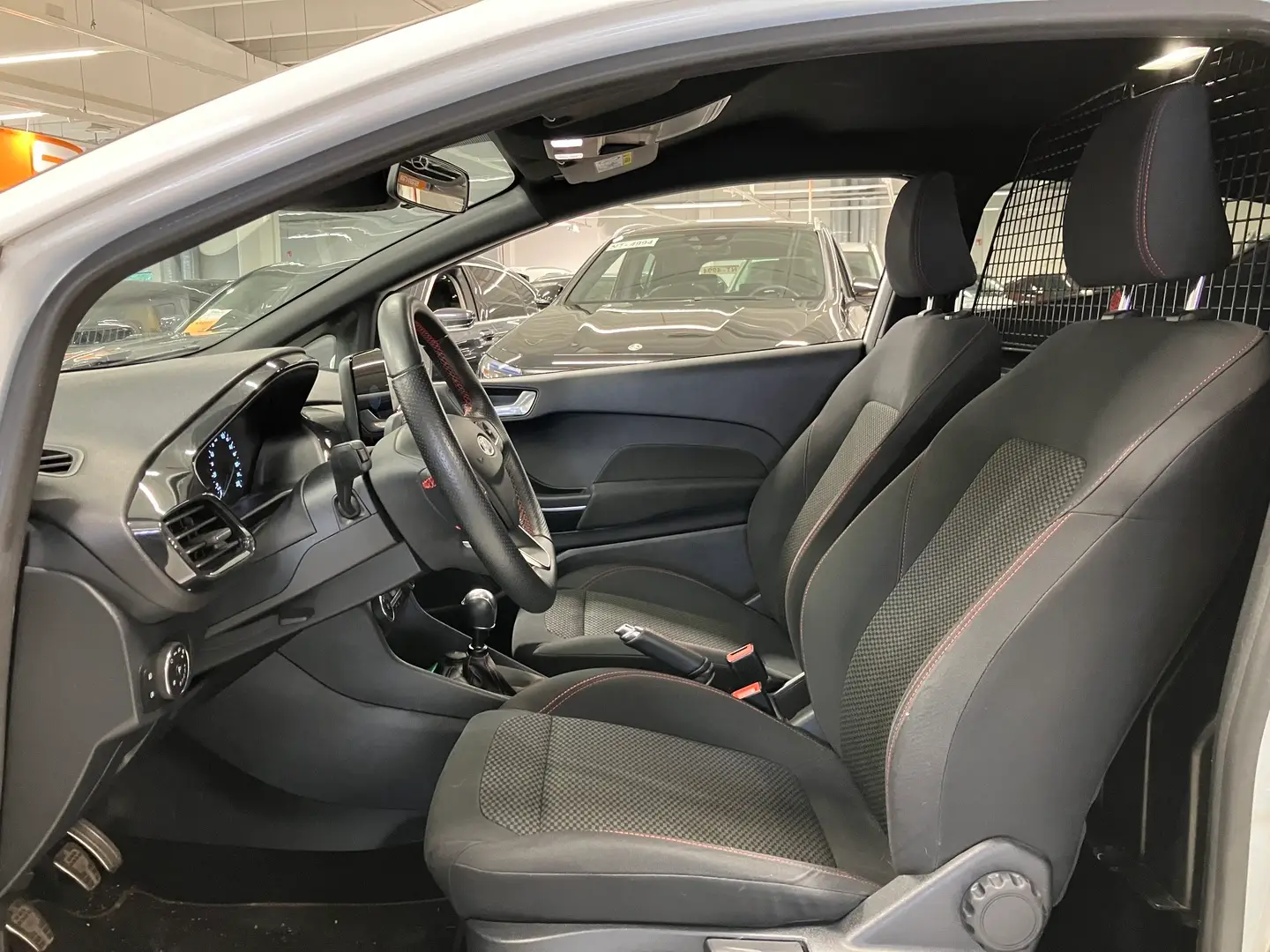 Car Image - 7b6WxDkNgpiBd0rZfhM9jK
