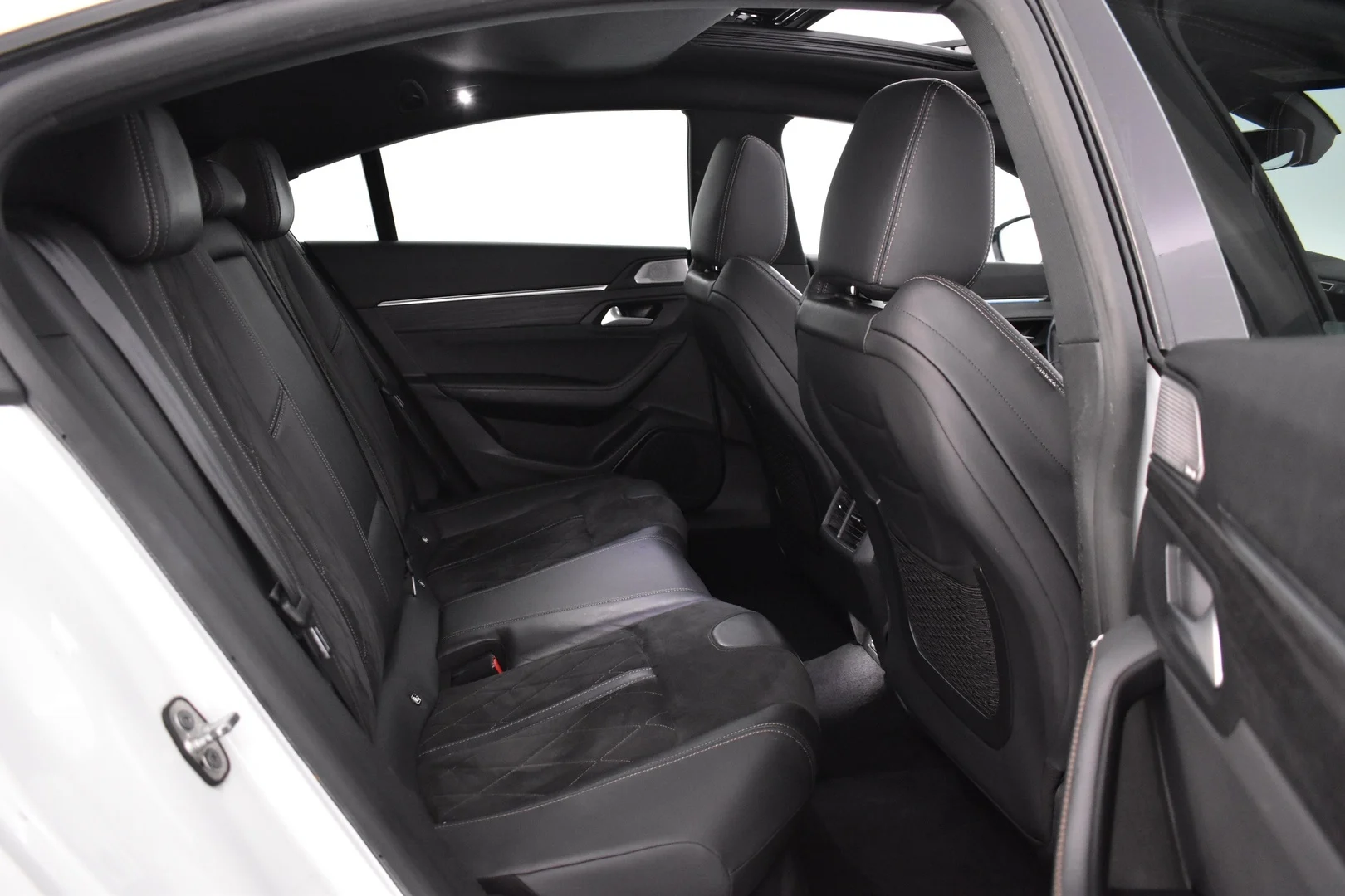 Car Image - 3Weu1BoLIiFWmOD4r5y9Xm