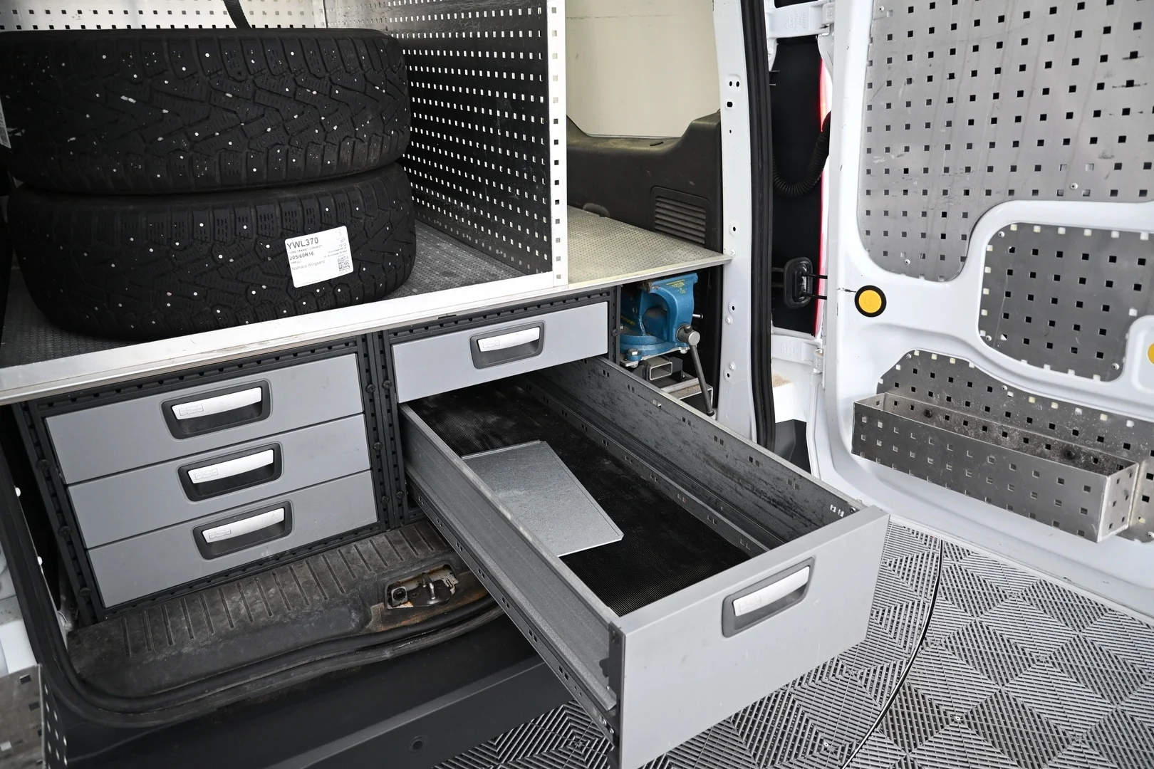 Car Image - 25MYmKs5G9LjYUH7c9zzbA
