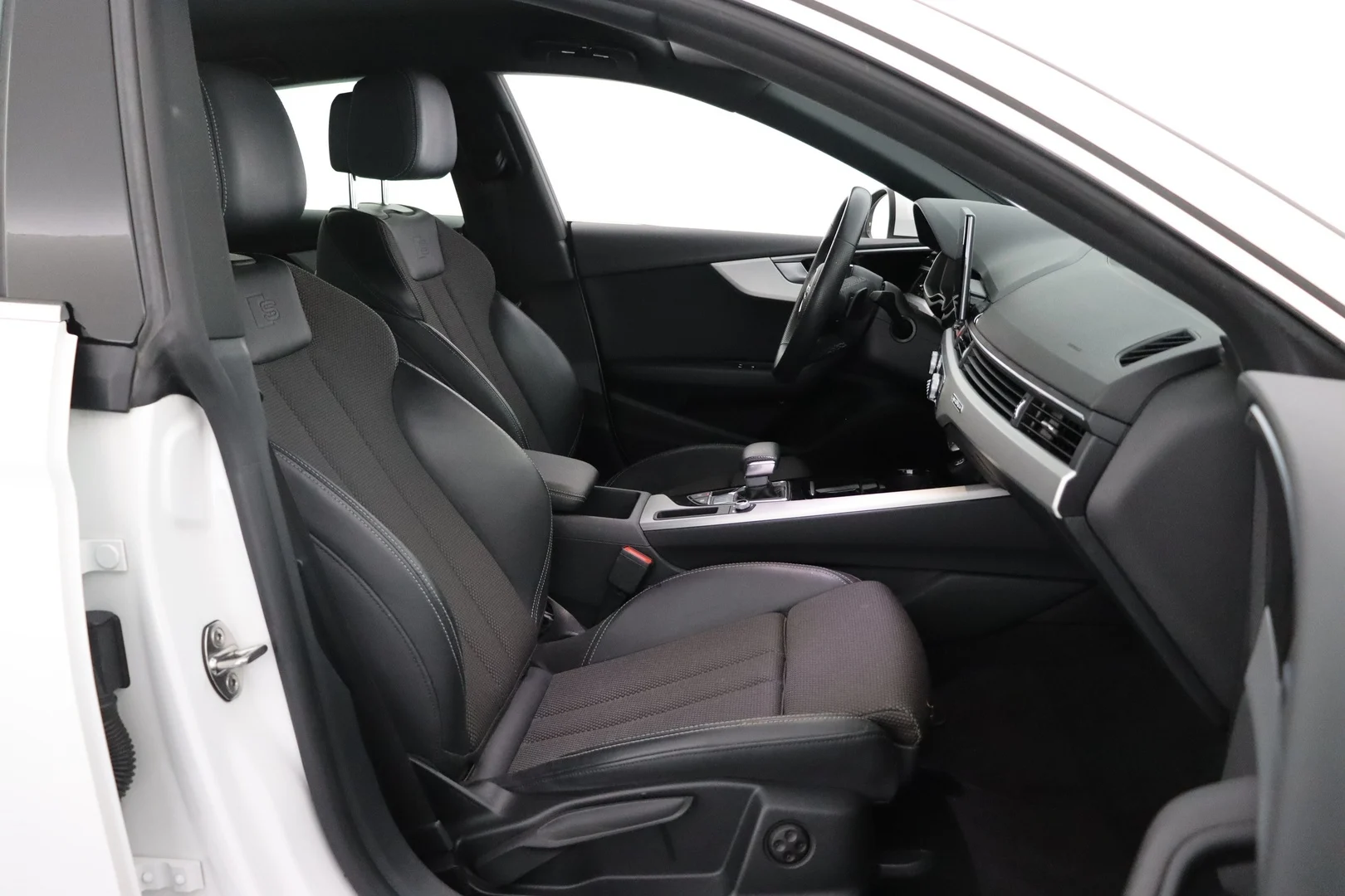Car Image - 6m4IJN7eb8D6ebcQrba69Q