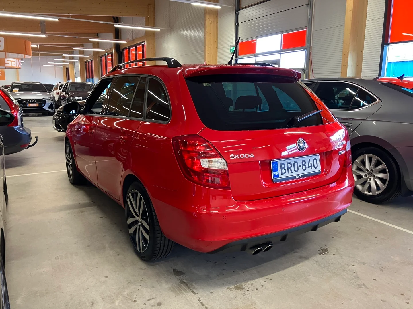 Car Image - 2oneYdaxzRE82z4yujwDCB