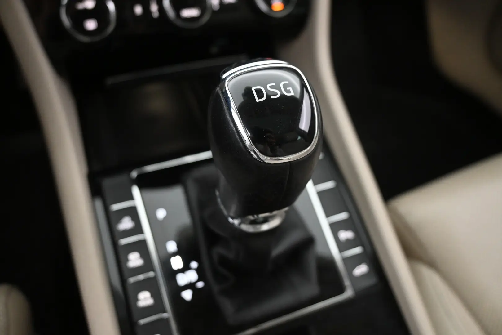 Car Image - 6K8lF71sVOpdb5AuCEpVXF