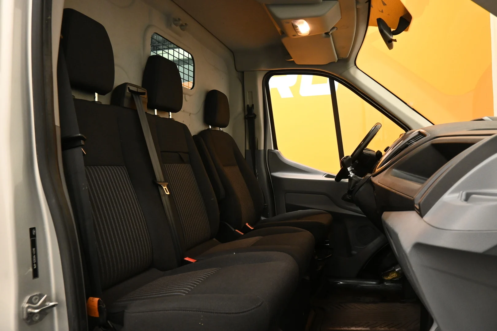 Car Image - 2QSTHlYFLBeonwFFV2Heqm