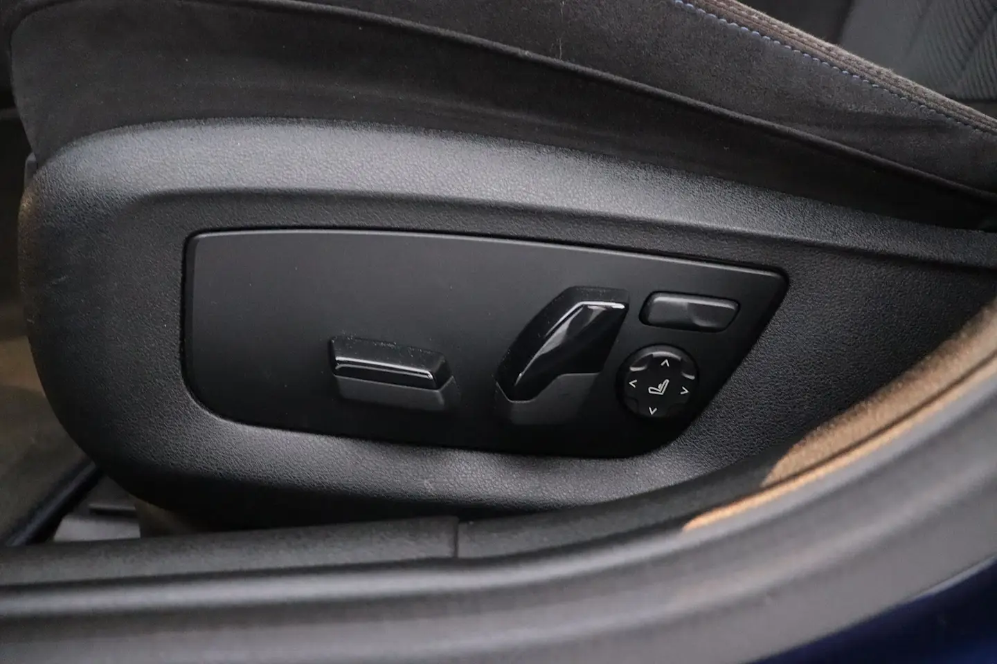 Car Image - 4LO6YIWdJpUPe1jzOrPihC