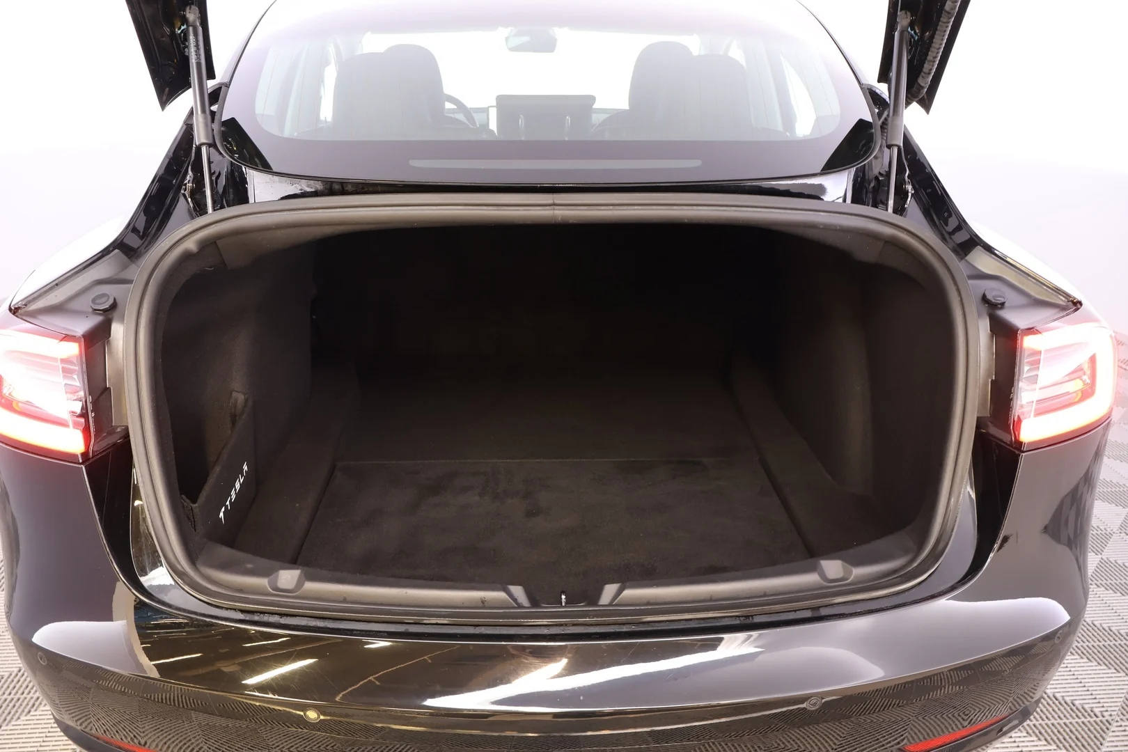 Car Image - 2UiCg9hCLzsOWePjuGHtYc