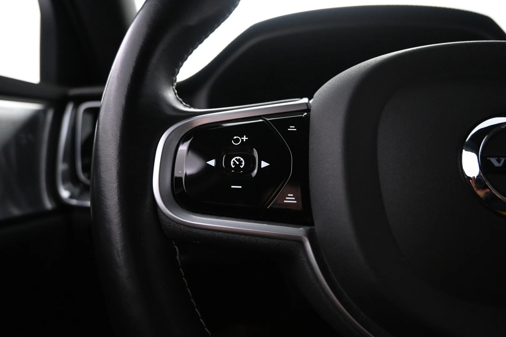 Car Image - 3bzAmxaplGNzHkvYxAyWv3