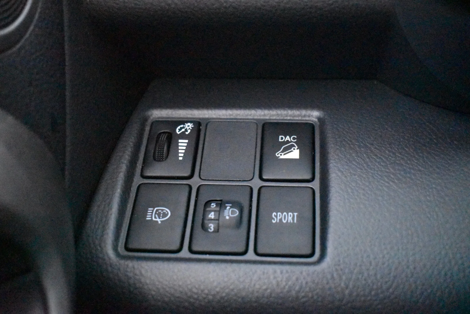 Car Image - 4hBML29hR106LYlFTdRhcU