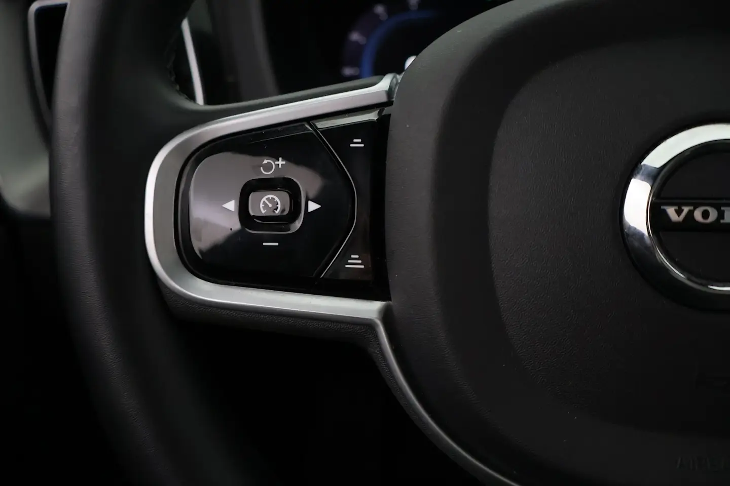 Car Image - 1Gi9ls1ead1ZS1pXNuNhGT