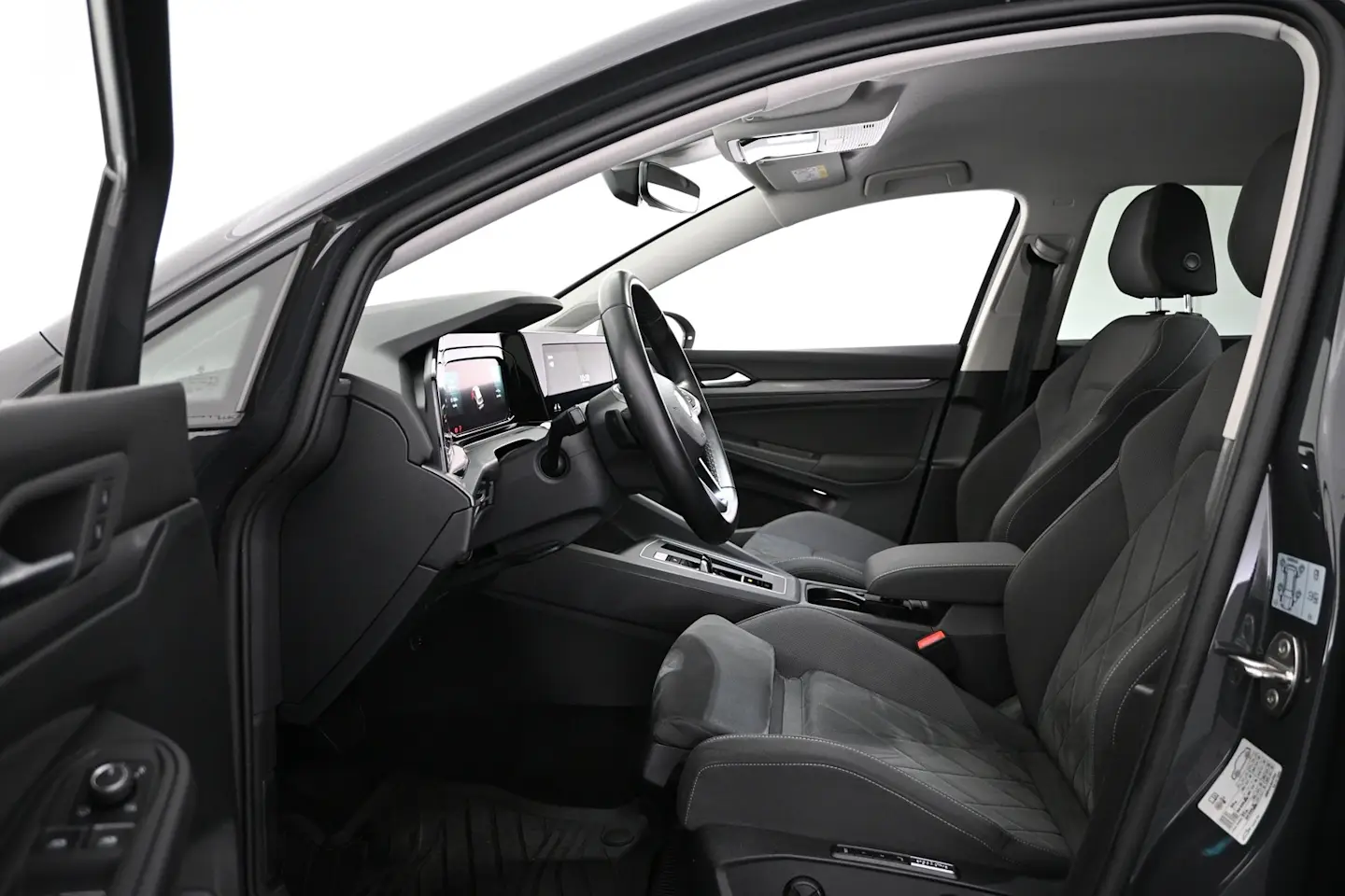 Car Image - BgpyEPo1DdHfybEvbcR4y