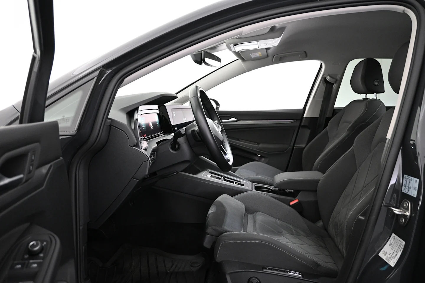 Car Image - BgpyEPo1DdHfybEvbcR4y