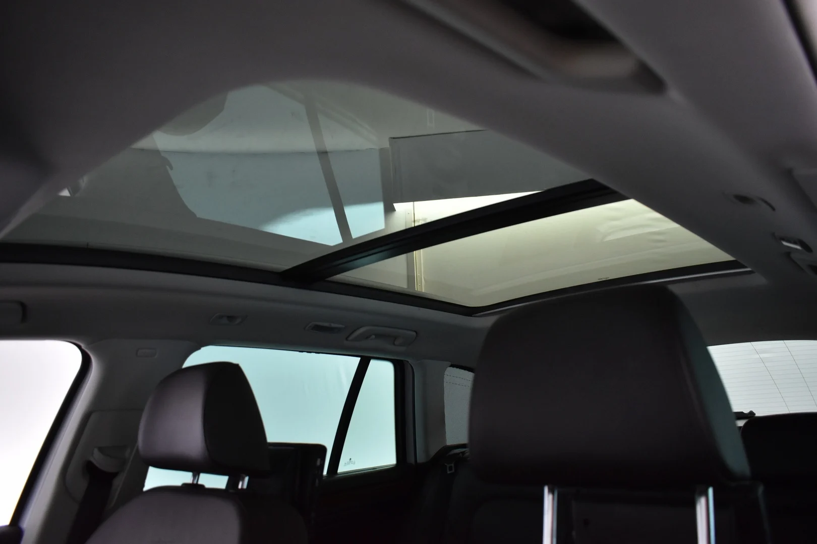 Car Image - MS4iWvbiEdivxwB4uEoip