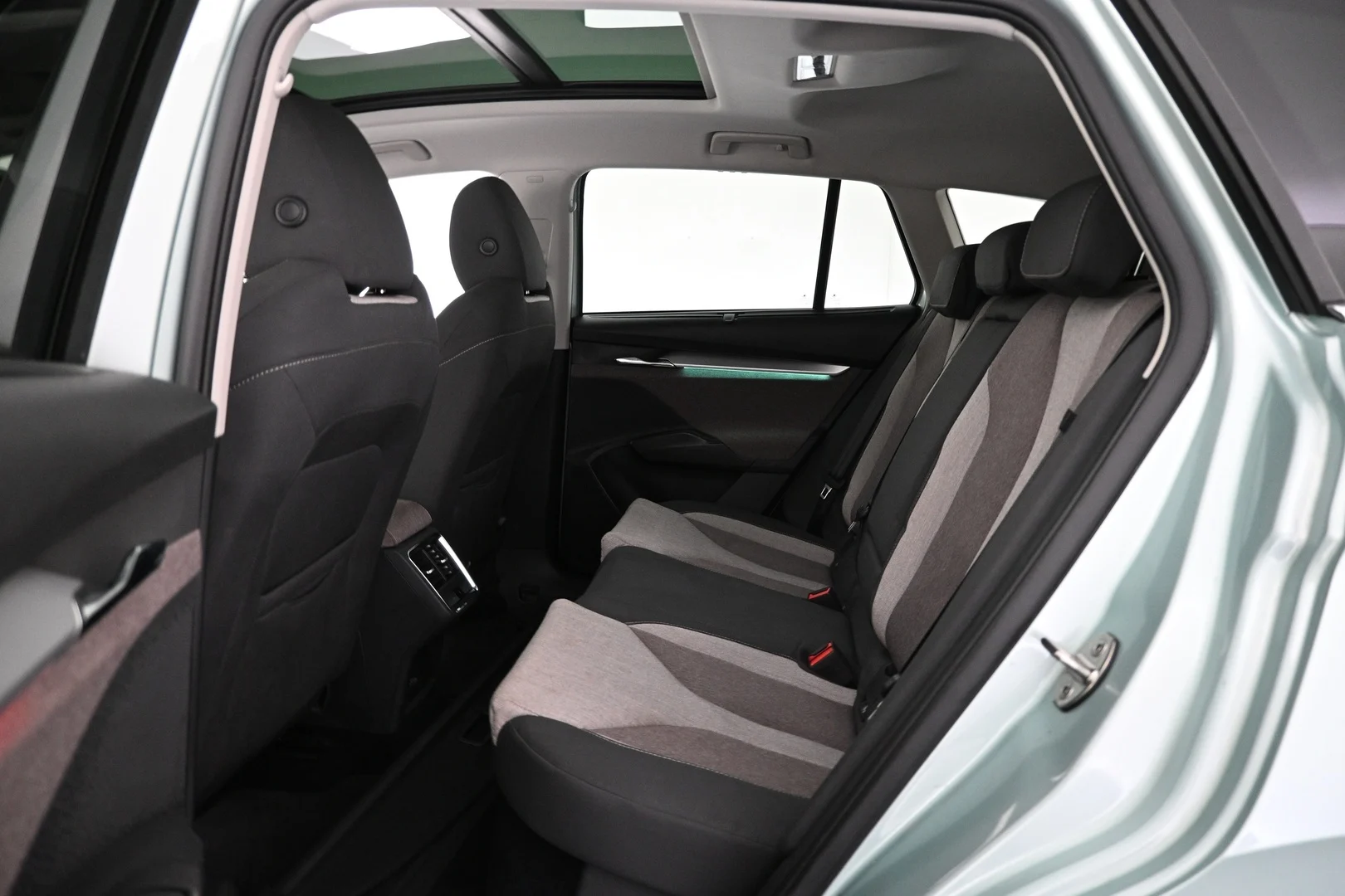 Car Image - c3Sl2OHwcOoI9r9ZKjoXY