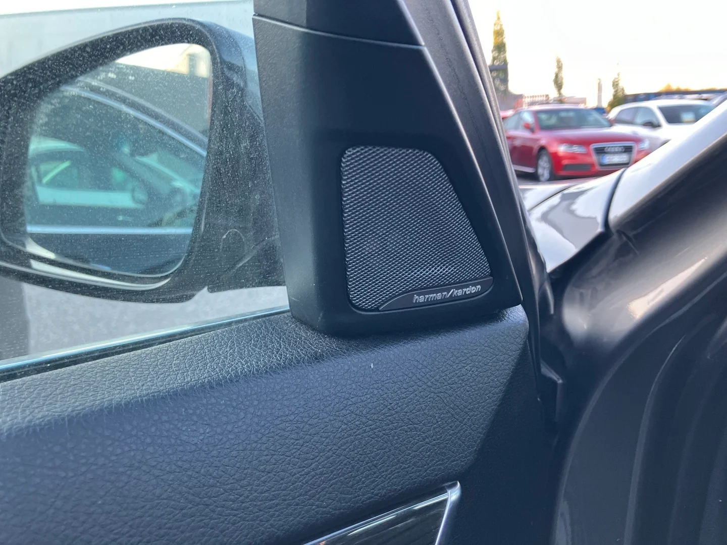 Car Image - 64NRsJB1XdzB4F9shqFkfo