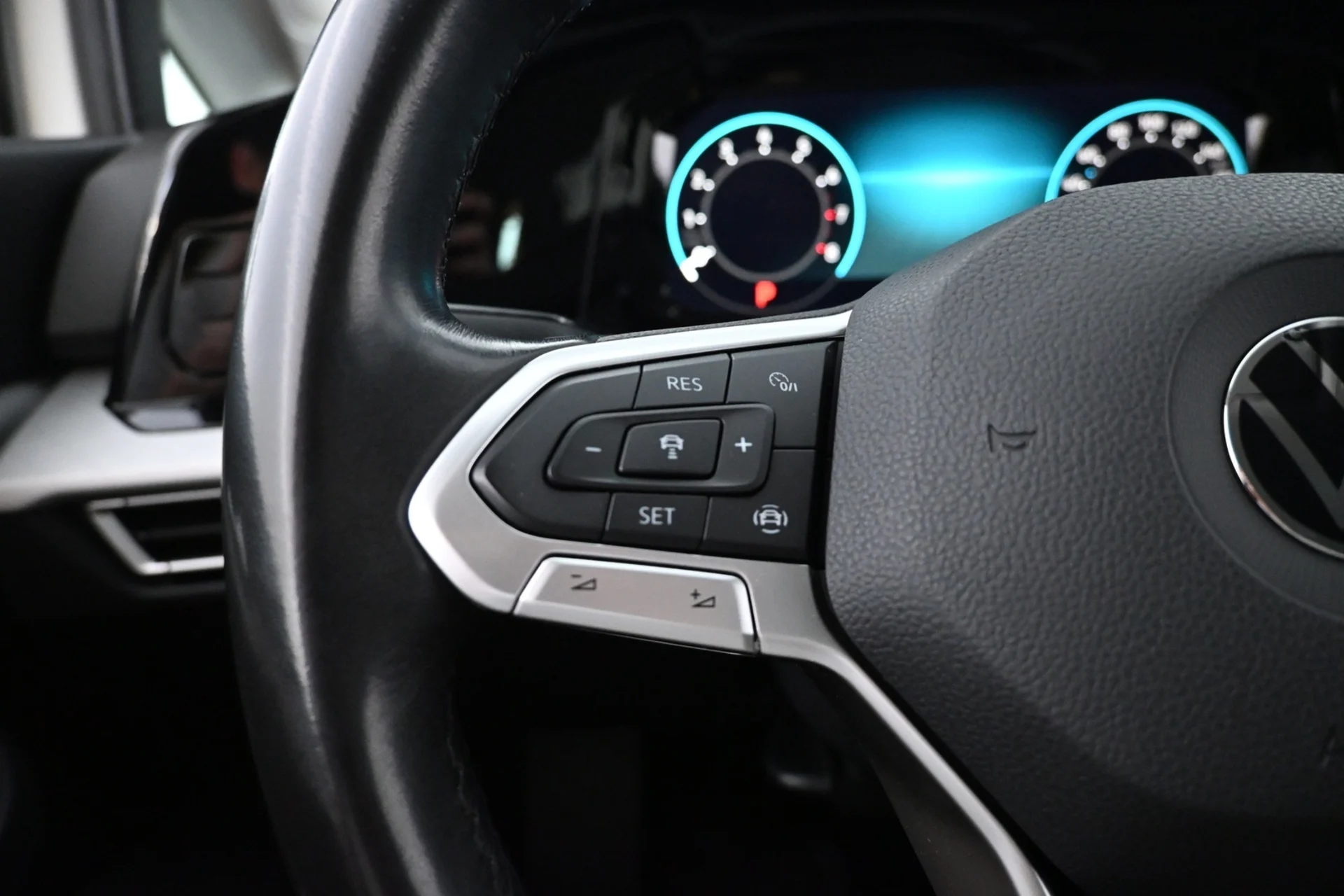 Car Image - 1c6mf4mkTDjaKwf2BcQlU9