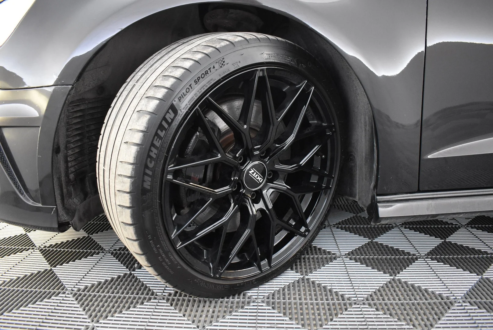 Car Image - 7t3SdVASkeKxrgqzf6TQVy
