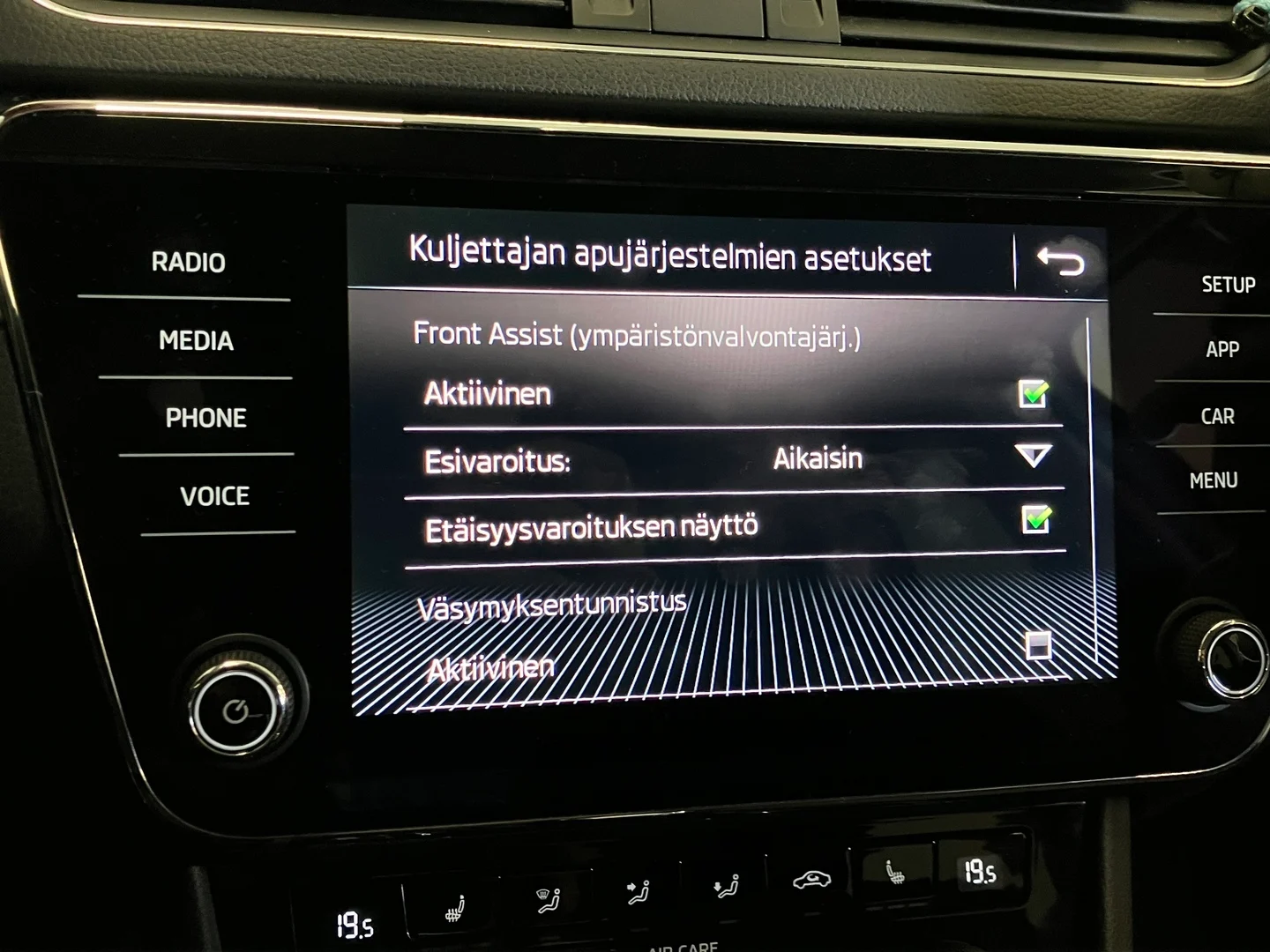 Car Image - 7ewUn65YRg5mT2sRSL8o1L