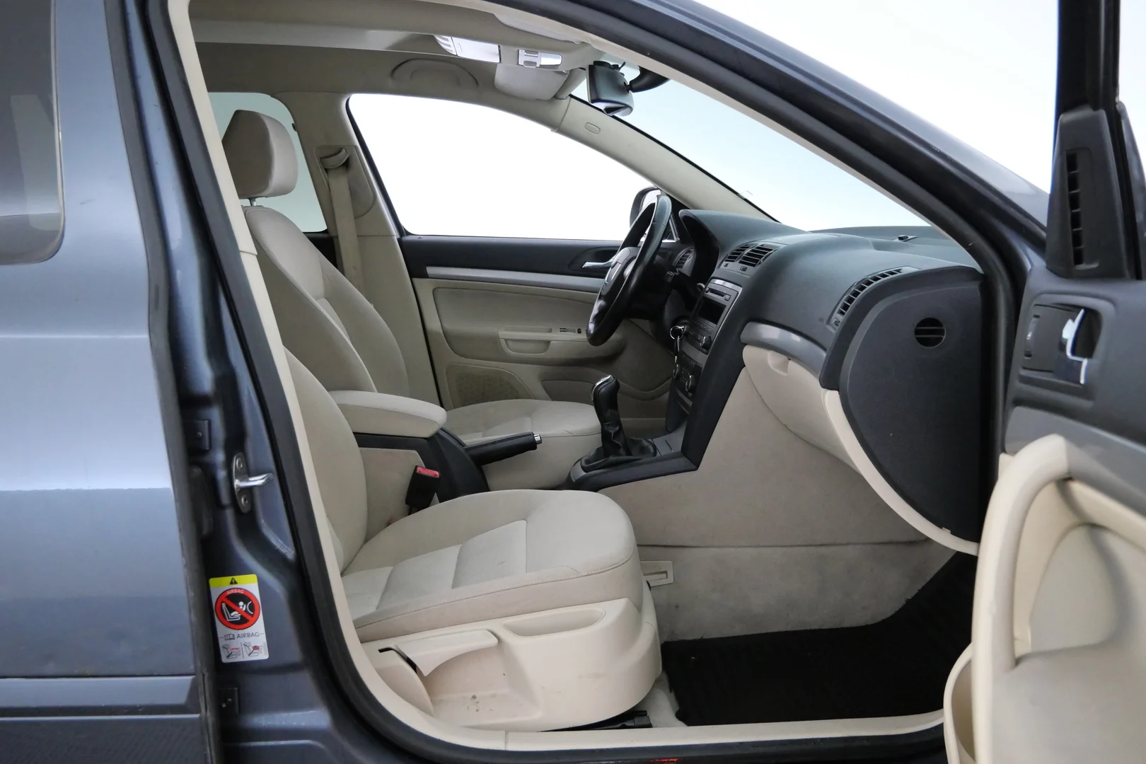 Car Image - 3eMjE9t5qW2i3rcORAfNVY