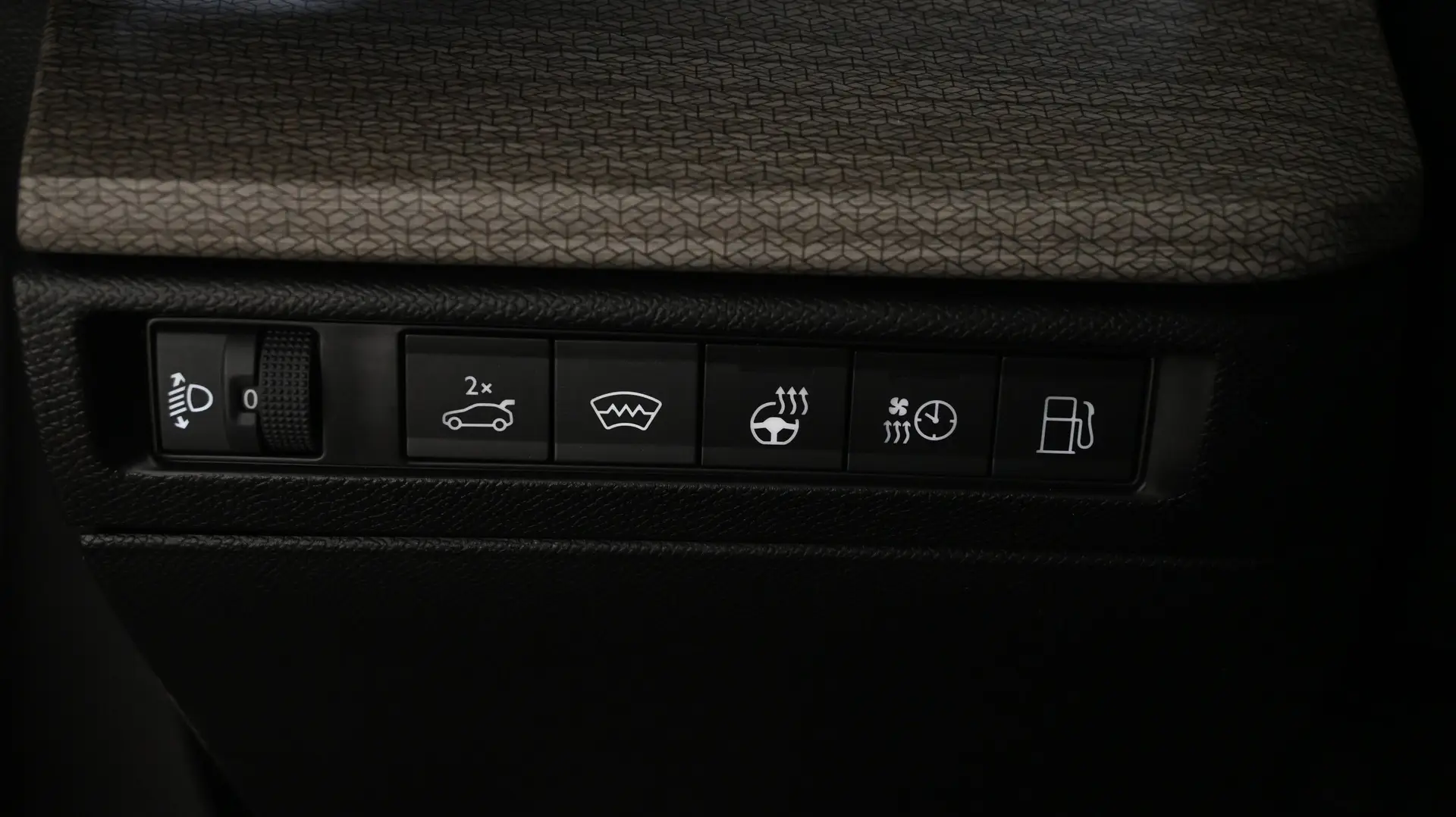 Car Image - 7auz4mGEqwP31sboCBlBDc