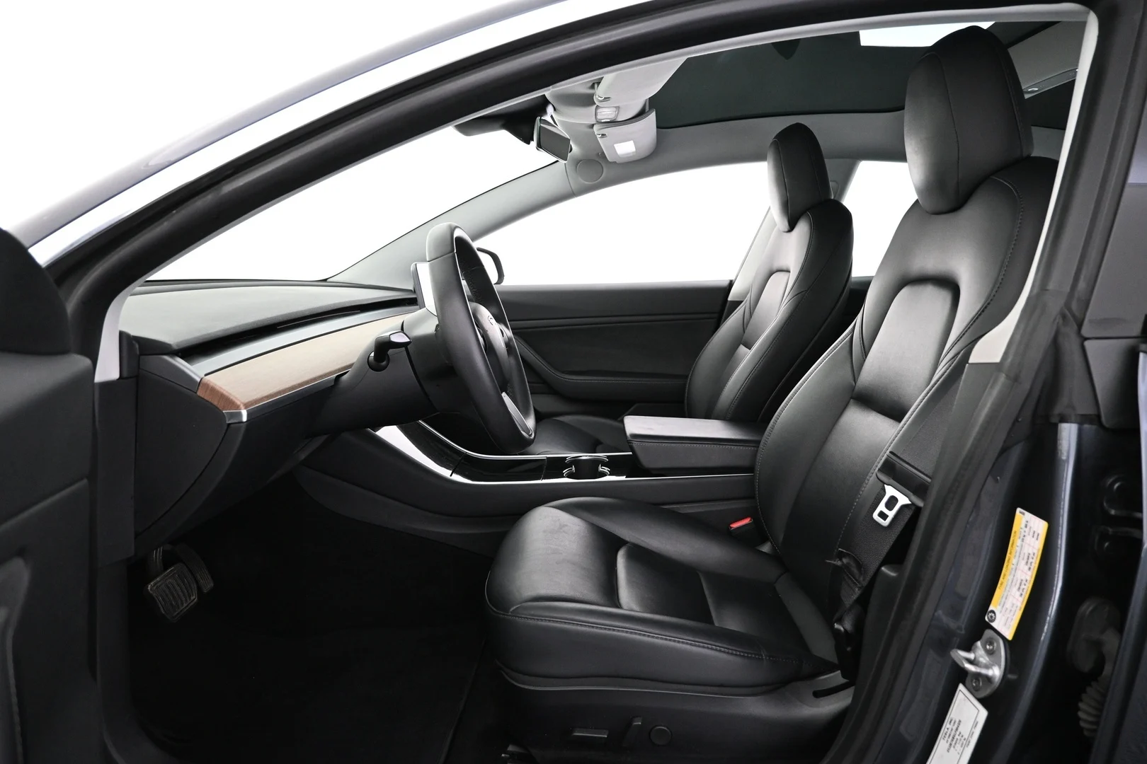 Car Image - BseT16JRSgNuquEgK4avr
