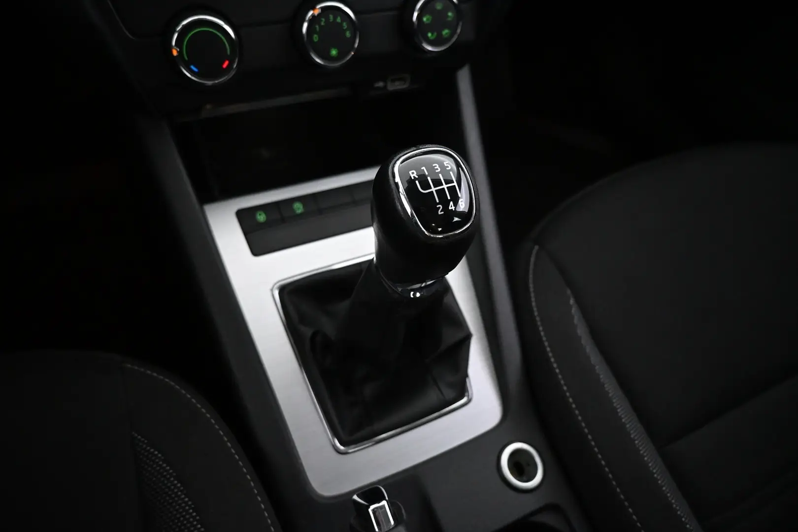 Car Image - 50XDz0X1WkifjD0N6DGGj4