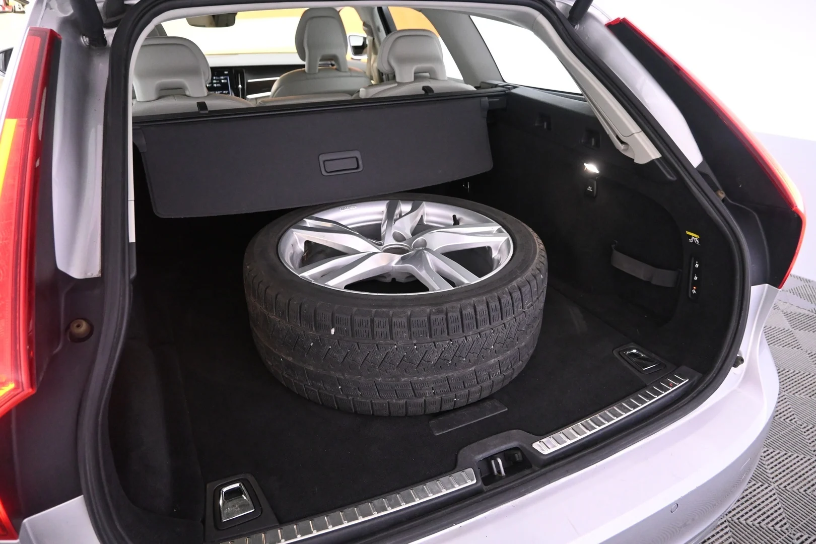 Car Image - NlhmRkUGv9eCgI8MpNVaS