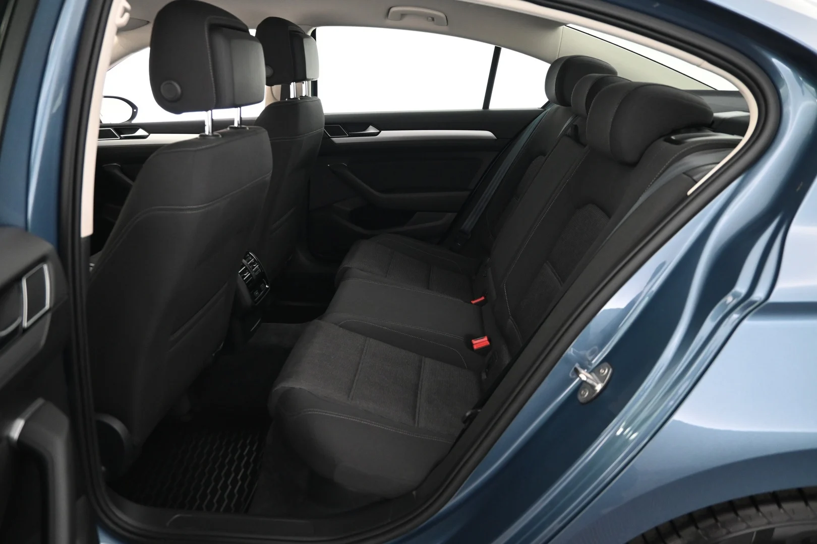 Car Image - 74B6wwxRUqNq2Hs8N5DPE8