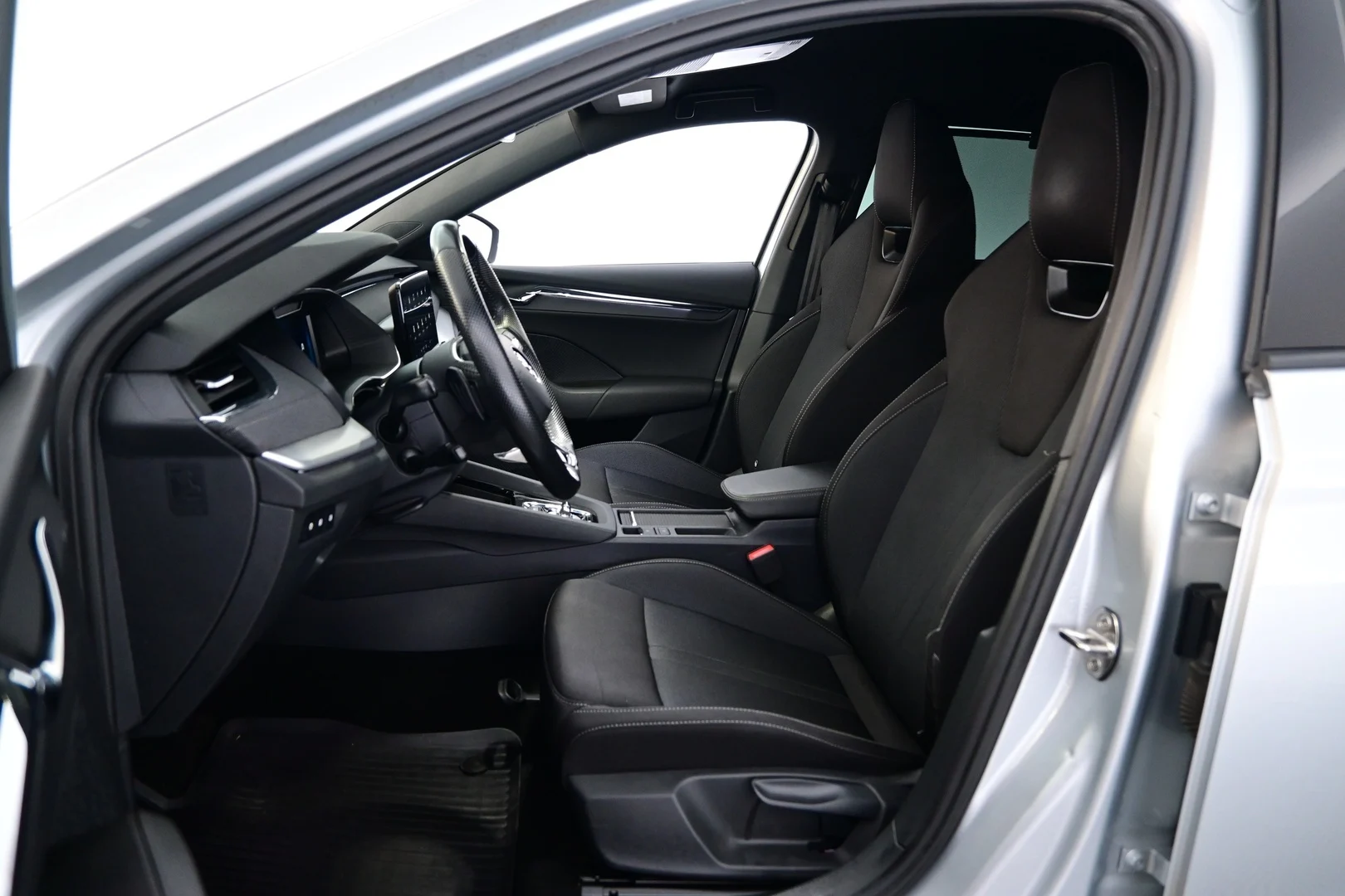 Car Image - 3PAgnheS8G4rMjXntAlgCk