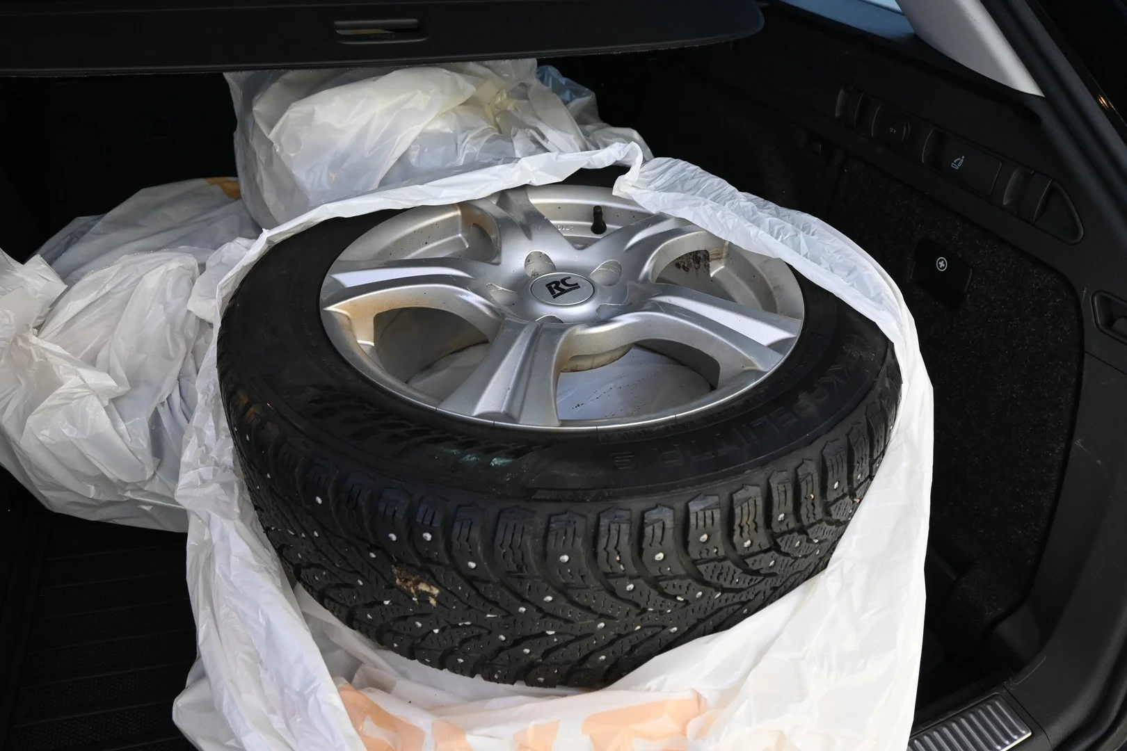 Car Image - jED9IBC5cv4NGFKDLZNA2