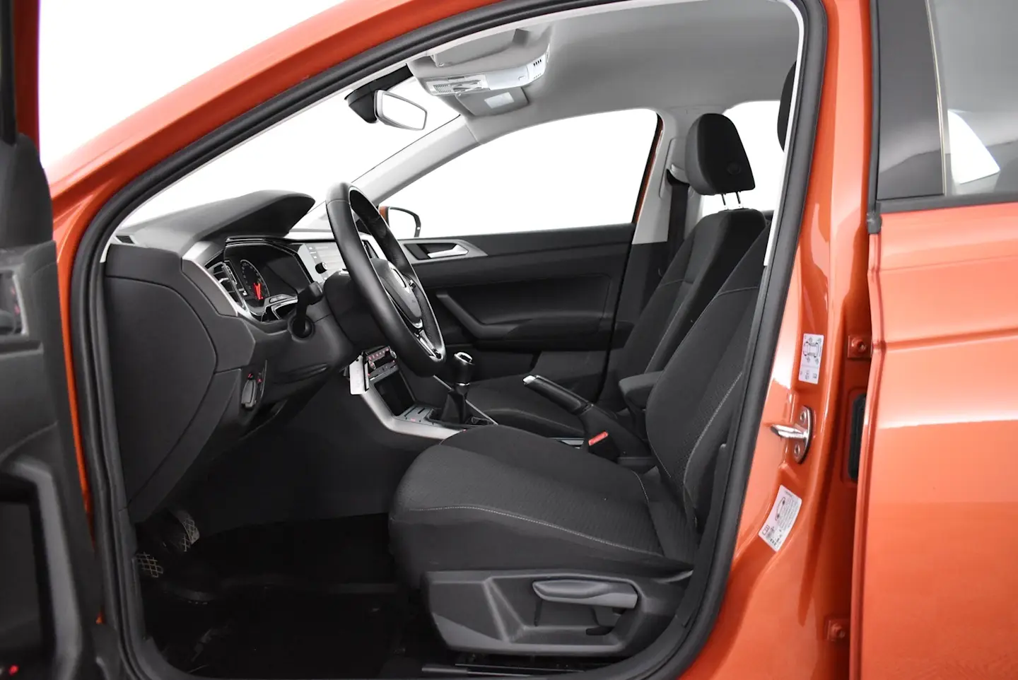 Car Image - 1DqnmwK8MGTcAcyyDYC6u1