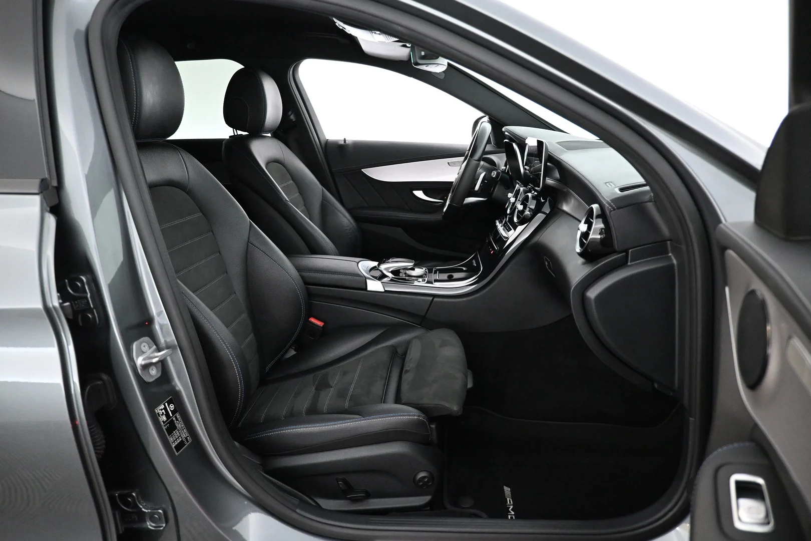 Car Image - 3DaVHPMoBYuKLsY75iiDi1