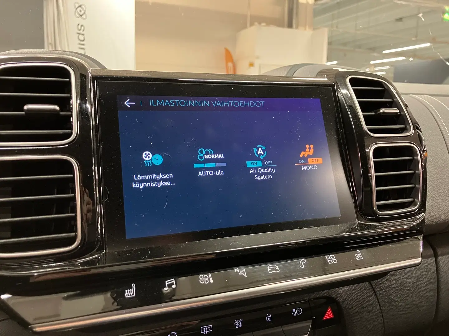 Car Image - 2Yh9SHWdwRYN6OXusuq8SF