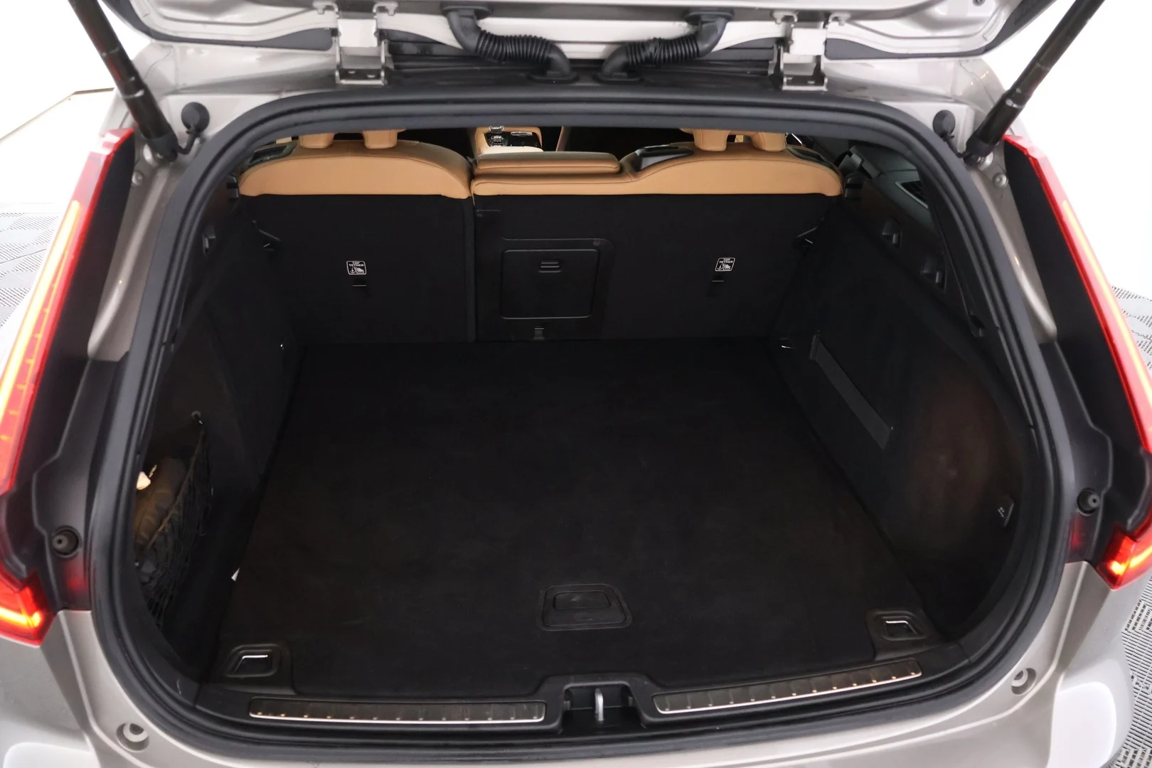 Car Image - 4iNT6MZbniRV0sRoLJpBFn