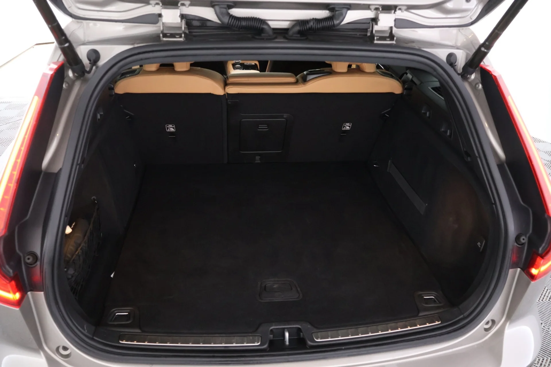 Car Image - 4iNT6MZbniRV0sRoLJpBFn