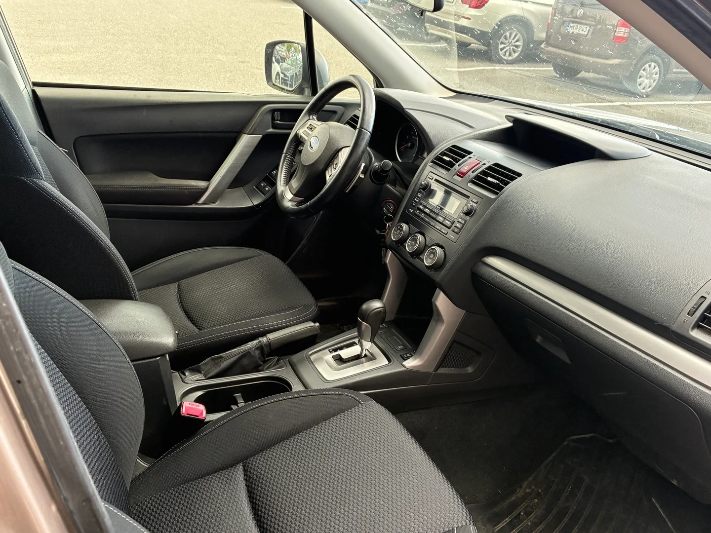Car Image - A2y5dUjbvmiNoHzEAvHUV