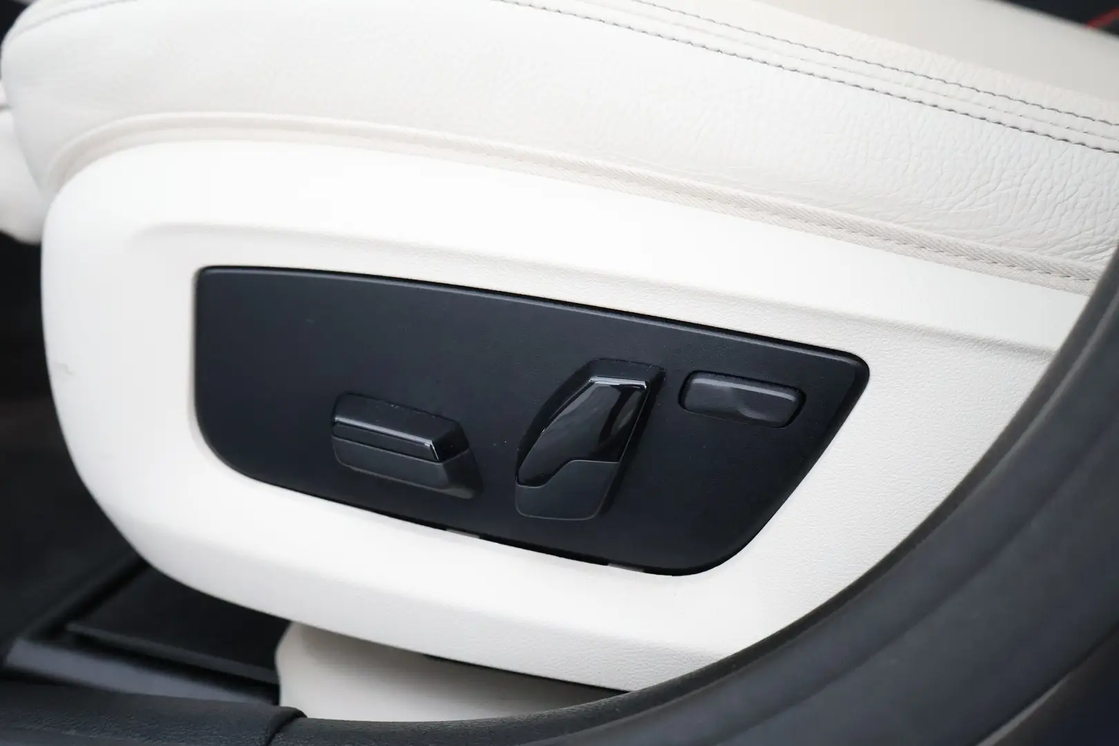 Car Image - Djc6MNlO7fIsLBGbGnamb