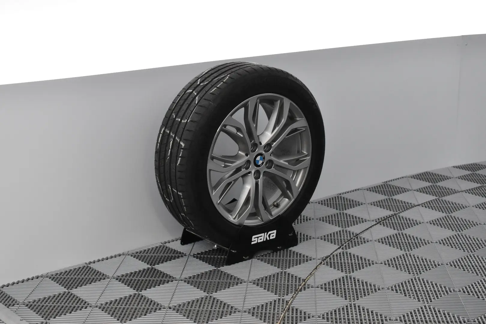 Car Image - 1BcrXf7zM4VyWaR5oYEuRp