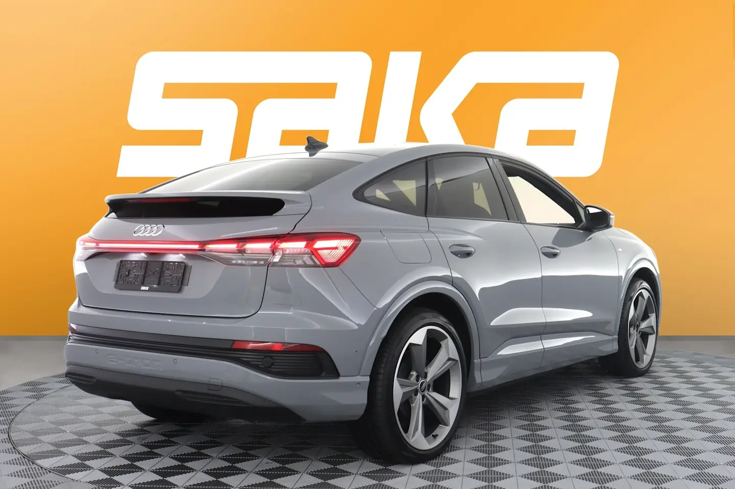 Car Image - 5yVo0KoJ2AiBu04l9eeKOX