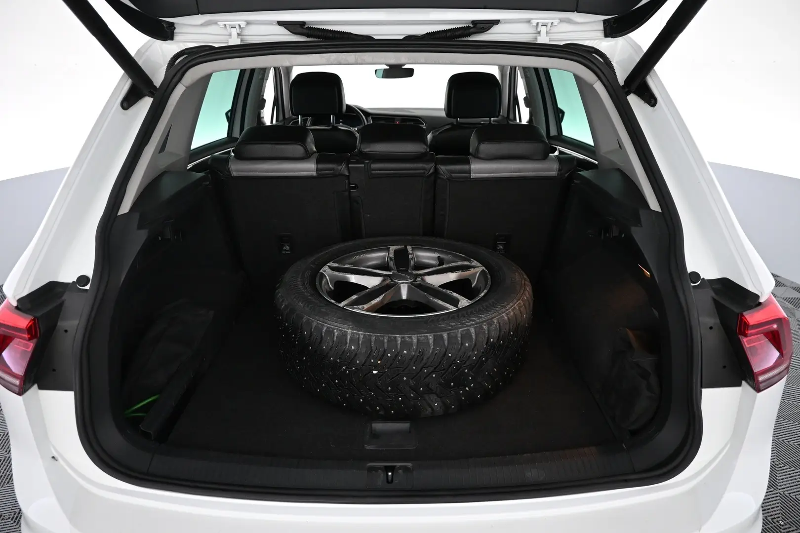Car Image - 2kRJOjHf0GJd243sHb2nqP