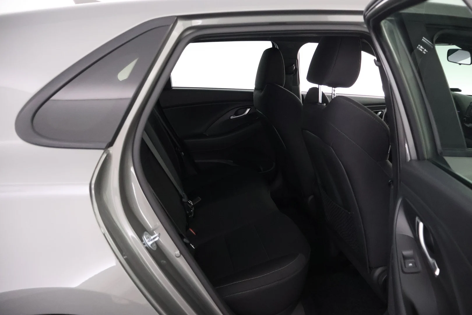 Car Image - 5LGhfiuGlMt9J4Jn30pWRu