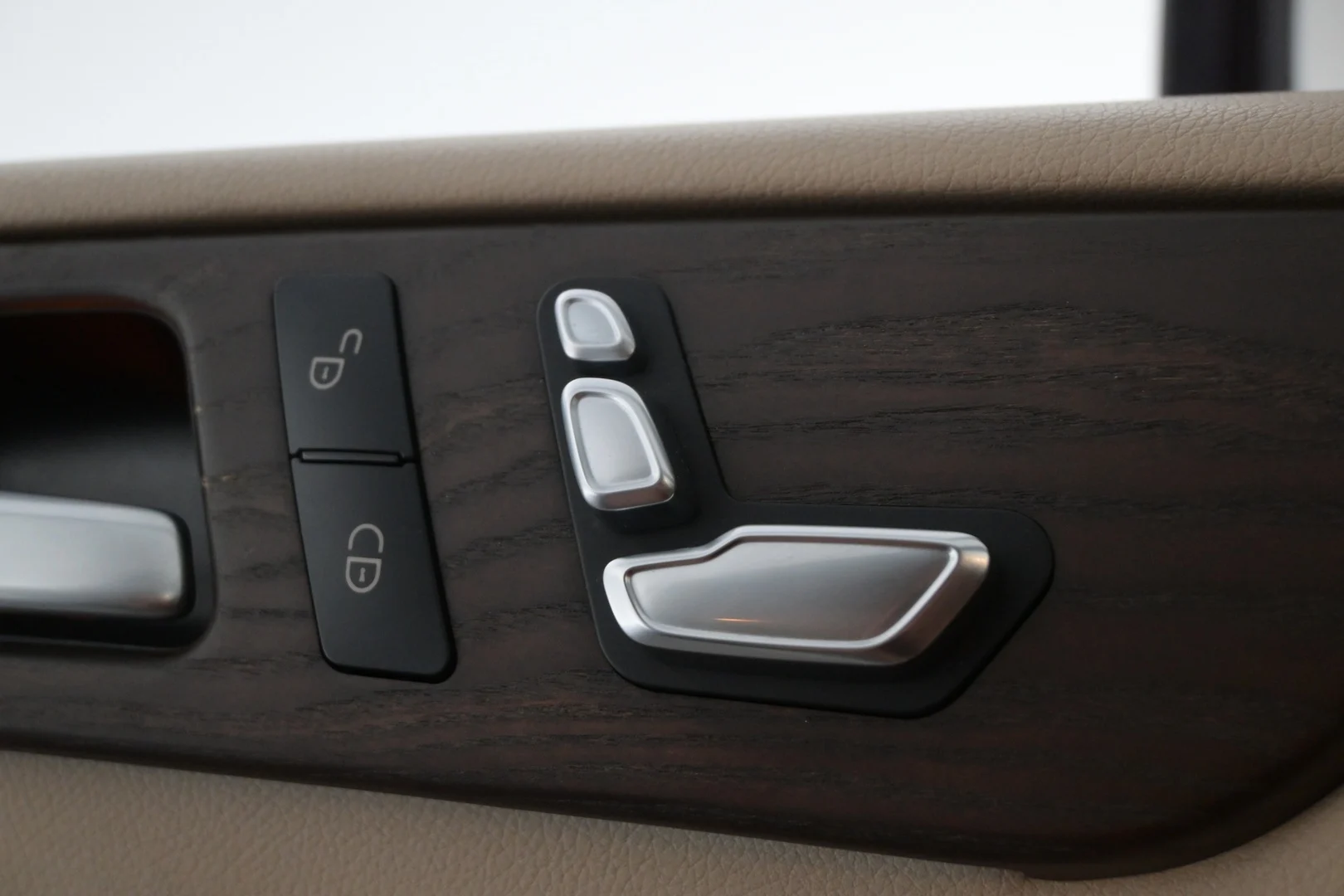 Car Image - 2QhEJfl5J3HzsHCX3ubMQO